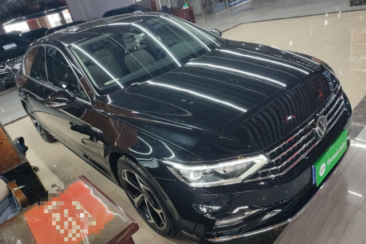 大众 迈腾 2023款 200万辆纪念版 330TSI DSG豪华型车身外观3