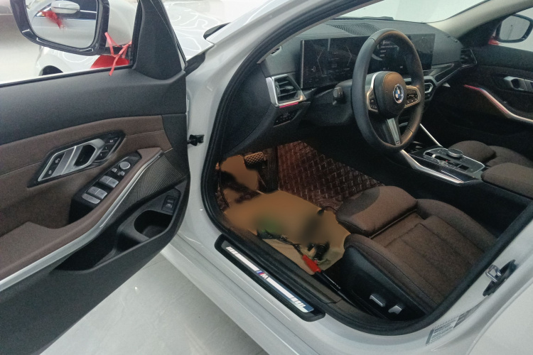 宝马3系 2023款 325Li M运动套装中控内饰7003