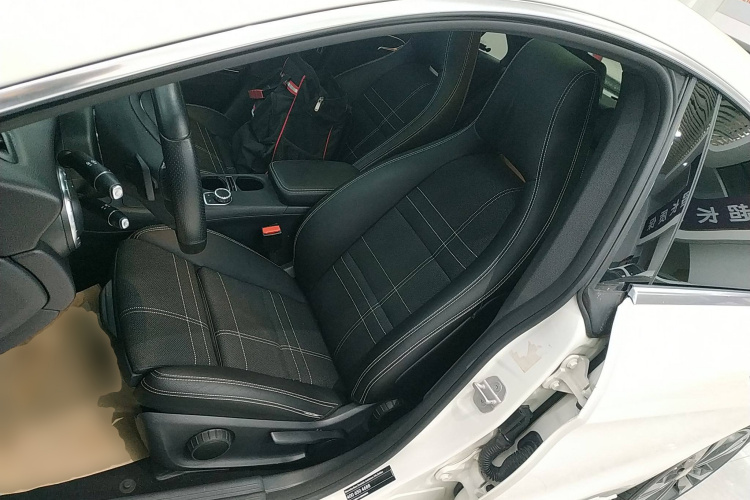 奔驰CLA 2016款 CLA 200 动感型中控内饰19