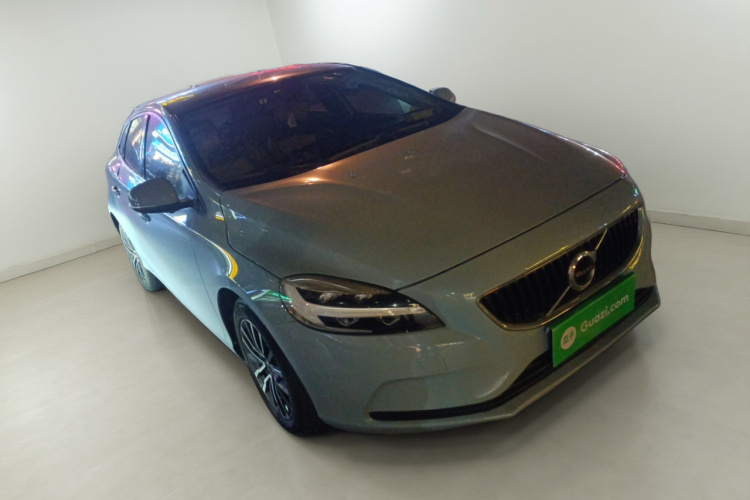 沃尔沃V40 2019款 T3 智逸版车身外观3