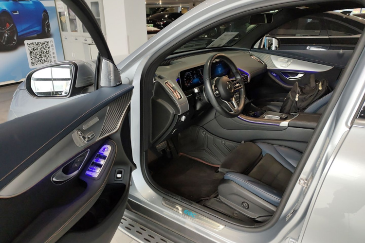 奔驰EQC 2020款 EQC 400 4MATIC 创世代 1886限量版中控内饰7003