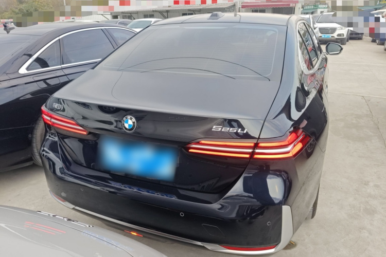 宝马5系 2024款 525Li 豪华套装车身外观6