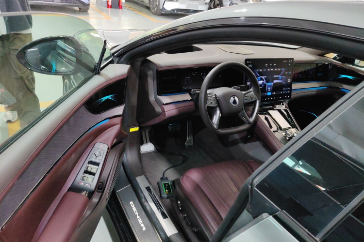 腾势Z9GT 2024款 1100四驱Ultra版中控内饰20