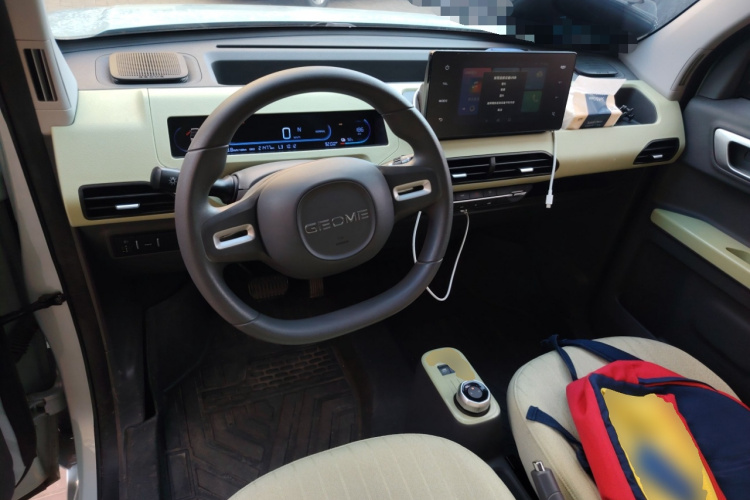 吉利银河 2023款 熊猫mini 200km 耐力熊中控内饰12