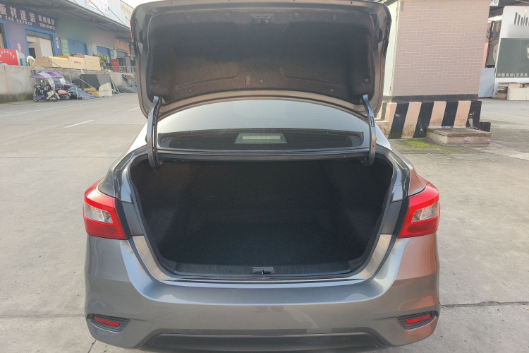 日产 轩逸 2022款 经典 1.6XE CVT舒适版机舱底盘23