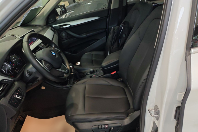 宝马X1 2019款 sDrive20Li 领先型中控内饰19