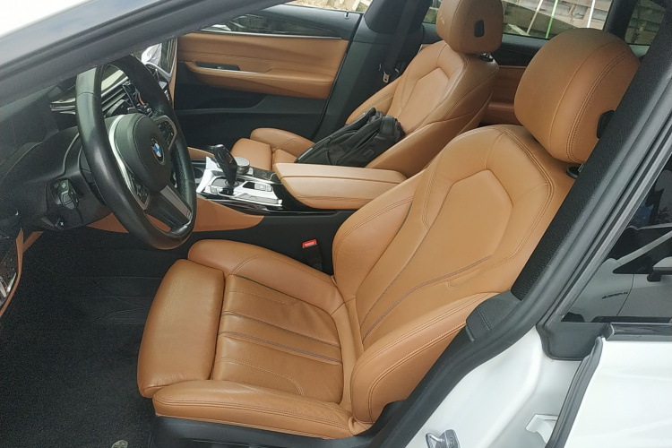 宝马6系GT 2019款 630i M运动套装中控内饰19