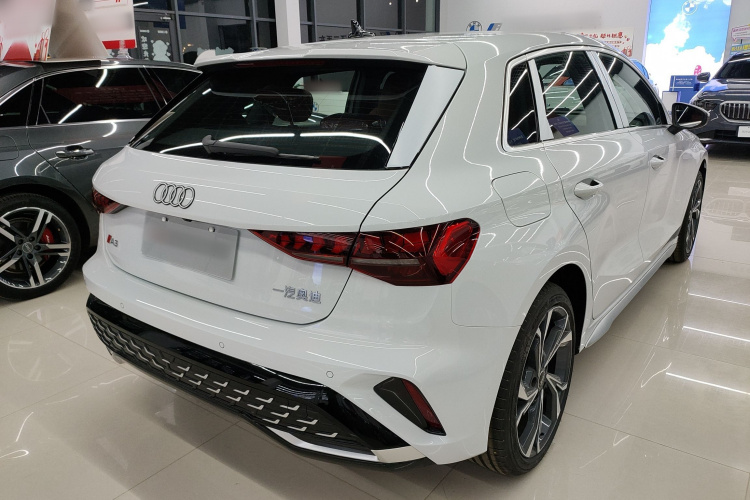 奥迪A3 2025款 Sportback 35TFSI 飞驰尊享型车身外观7