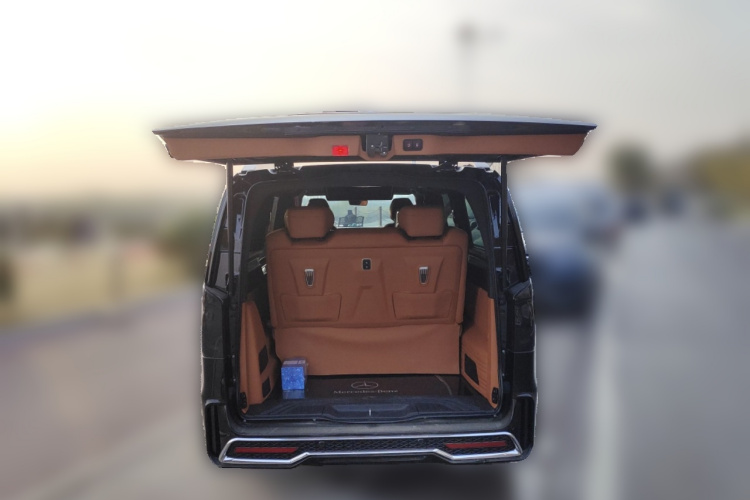 奔驰 威霆 2024款 2.0T 商务版 7座中控内饰23