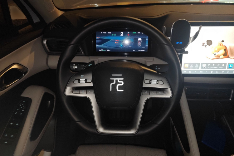 比亚迪 元UP 2025款 智驾版 401KM 活力版中控内饰13