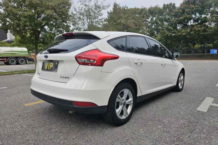 福特 福克斯 2018款 两厢经典 1.6L 自动舒适型智行版车身外观6008