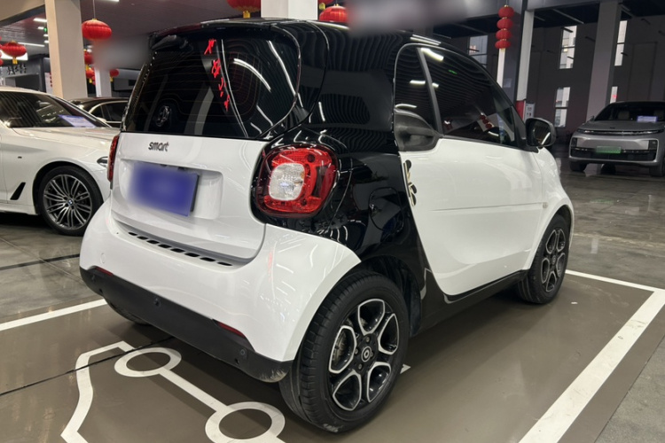 smart fortwo 2019款 0.9T 66千瓦硬顶风擎版 国VI车身外观6004