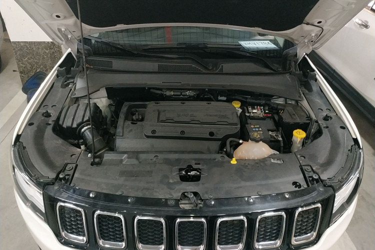 Jeep 指南者 2019款 200T 自动家享-互联大屏版机舱底盘24