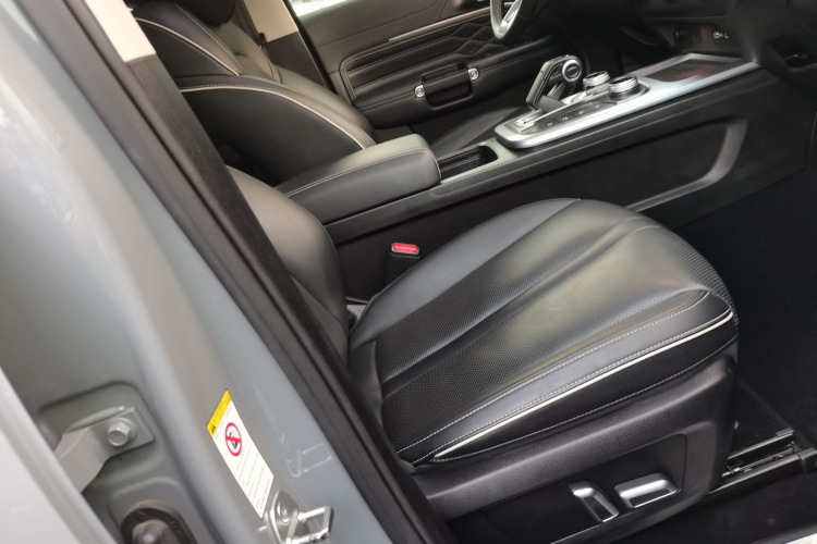 坦克300 2021款 越野版 2.0T 征服者局部细节41