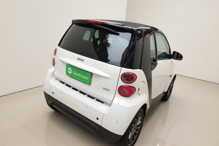 smart fortwo 2012款 1.0 MHD 硬顶标准版车身外观7