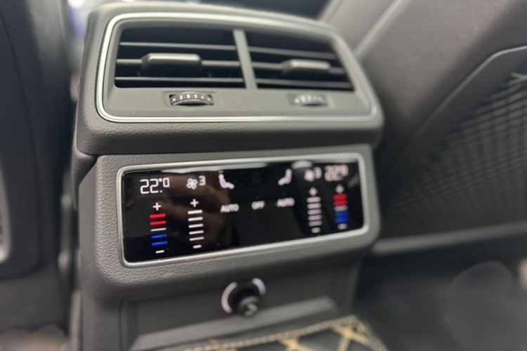 奥迪A6L 2022款 45 TFSI 臻选动感型中控内饰7008