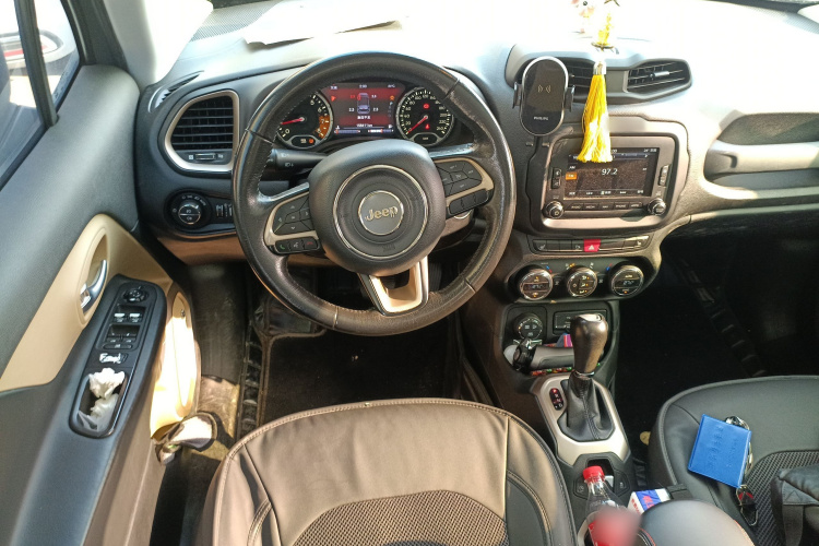 Jeep 自由侠 2016款 2.0L 自动四驱75周年致敬版局部细节13