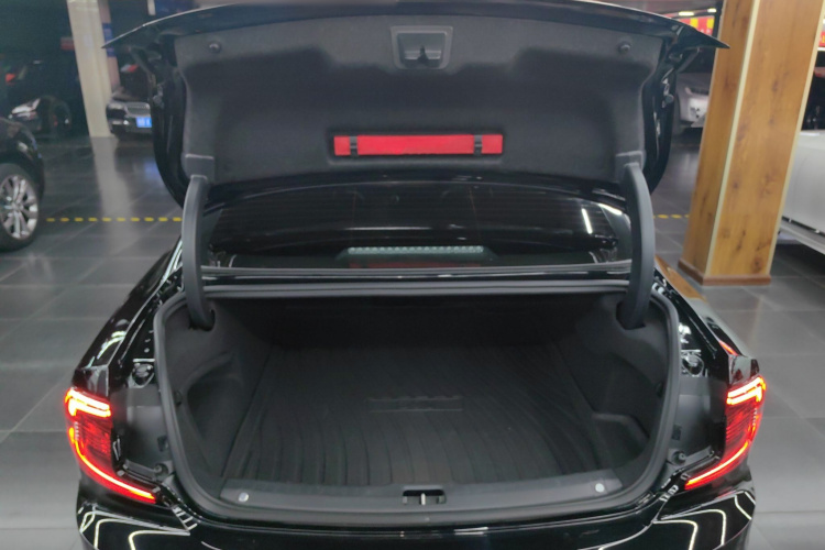 沃尔沃S90 2024款 B5 智逸豪华版机舱底盘23