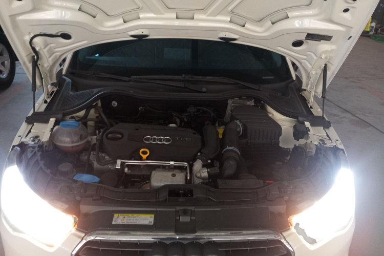 奥迪A1 2014款 30 TFSI Sportback时尚型机舱底盘24