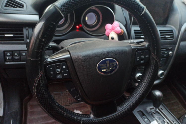 奔腾X80 2015款 2.0L 自动舒适周年纪念型局部细节13
