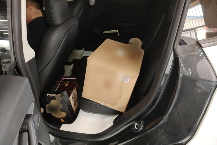 特斯拉 Model Y 2024款 后轮驱动版中控内饰7004