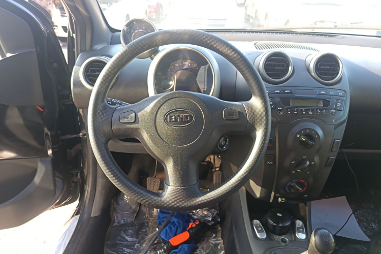 比亚迪F0 2012款 1.0L 悦酷型中控内饰13