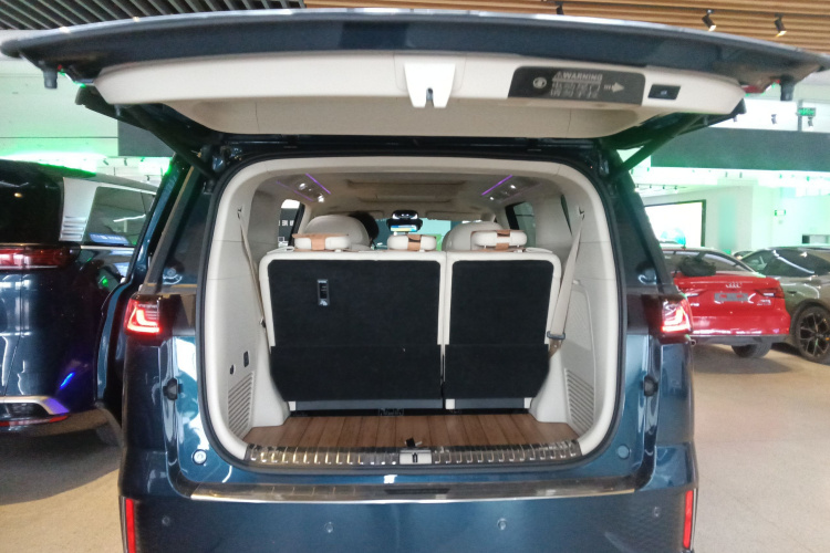 岚图汽车 岚图梦想家 2025款 PHEV 四驱旗舰乾崑版局部细节23