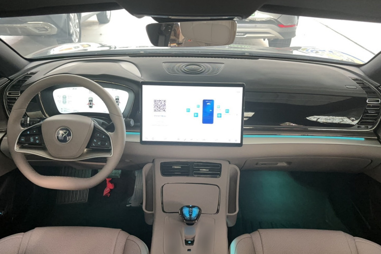 比亚迪 汉 2025款 DM-i 智驾版 125KM精英型中控内饰7004