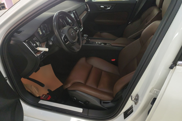 沃尔沃S60 2021款 T4 智远豪华版中控内饰19