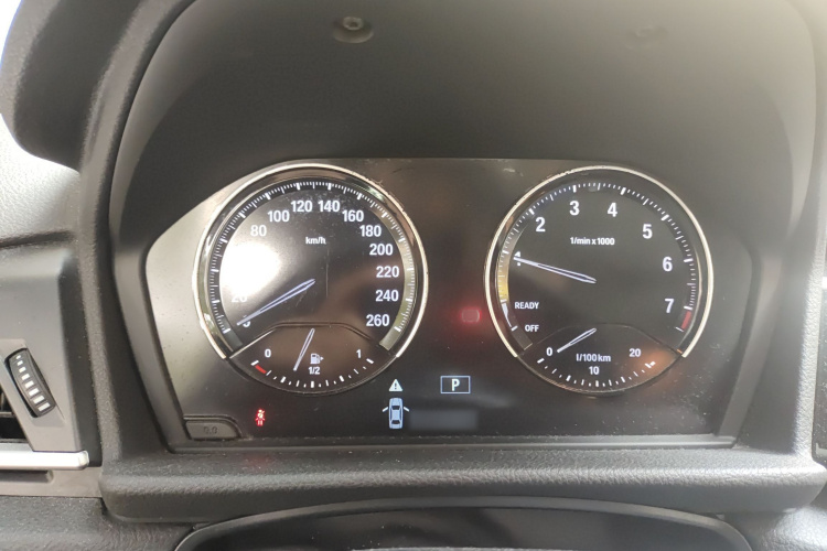 宝马2系旅行车 2018款 218i 尊享型运动套装局部细节14