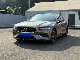 沃尔沃S60 2021款 T4 智逸豪华版