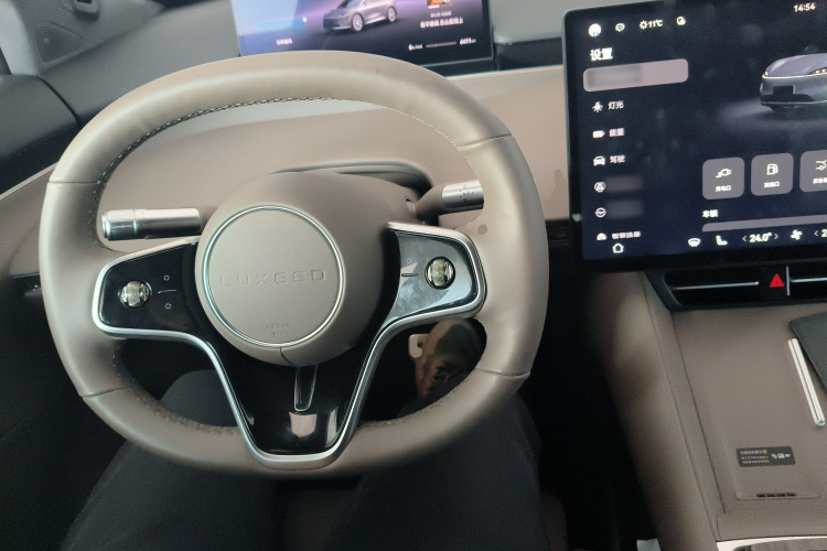 鸿蒙智行 智界R7 2025款 增程 251km Max局部细节13