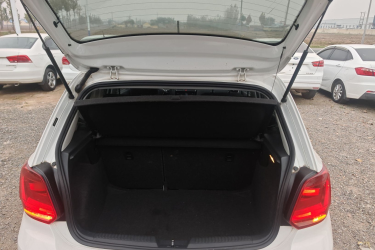 大众 Polo 2016款 1.6L 自动舒适型机舱底盘23