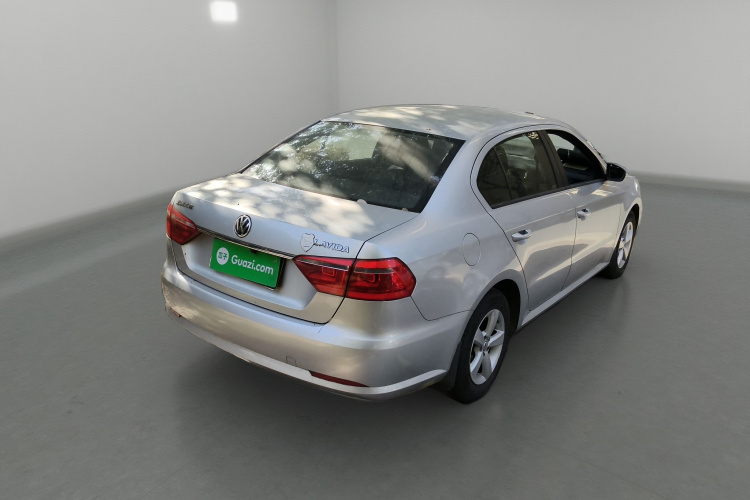 大众 朗逸 2013款 改款经典 1.6L 自动风尚版车身外观7