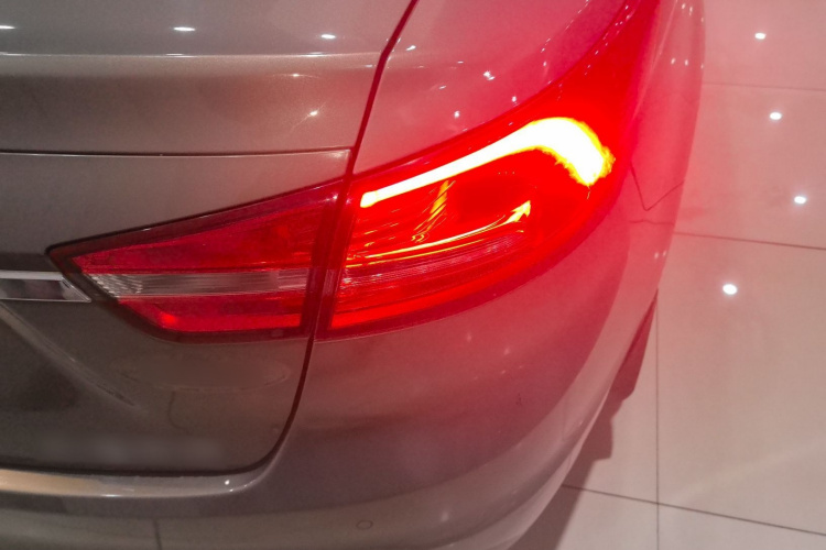 福特 福睿斯 2015款 1.5L 自动时尚型车身外观9