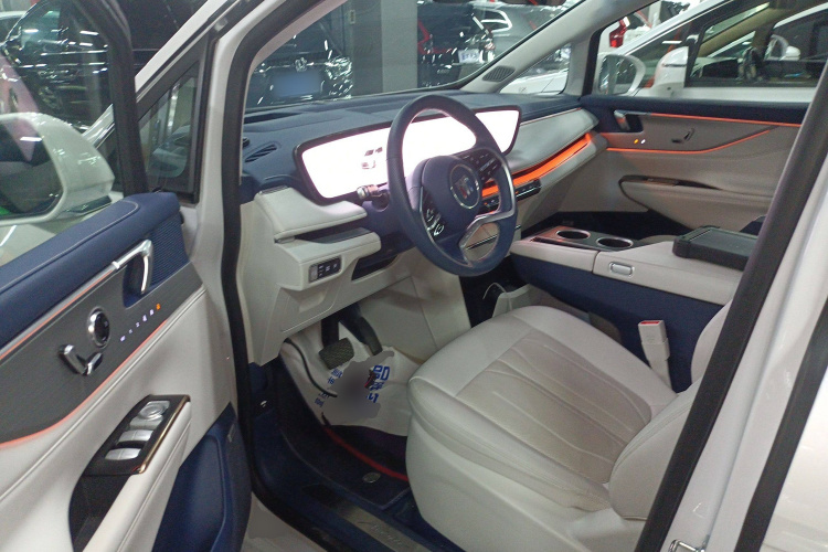 别克GL8新能源 2024款 陆尊 奢享版 6座中控内饰20