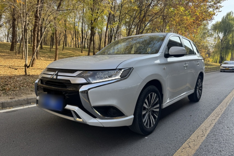 三菱 欧蓝德 2021款 2.0L 两驱畅行版 5座车身外观6001