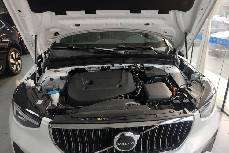 沃尔沃XC40 2024款 B4 四驱智远豪华版机舱底盘24