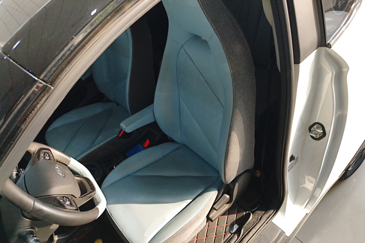 奇瑞 小蚂蚁 2022款 甜粉款 半糖版 磷酸铁锂 29.2kWh 30kW 301km中控内饰19