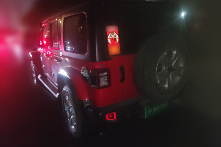 Jeep 牧马人 2018款 2.0T Sahara 四门版车身外观5