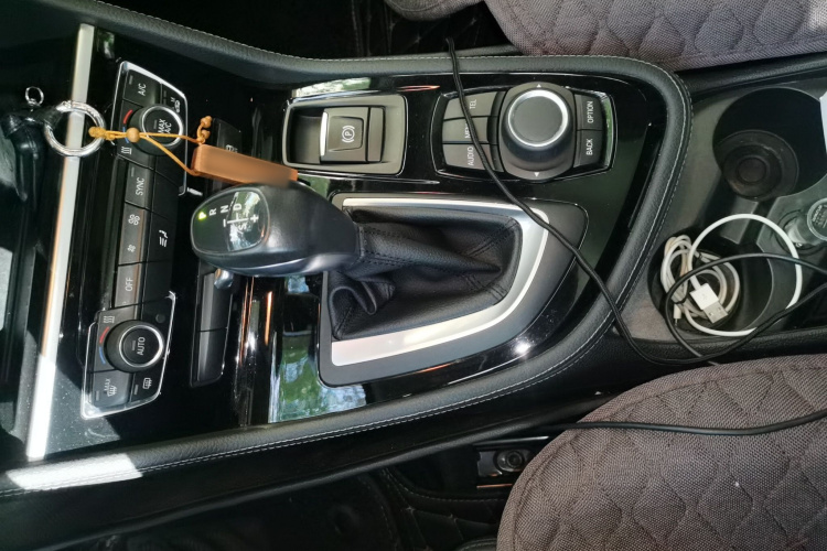 宝马2系旅行车 2016款 218i 运动设计套装局部细节18