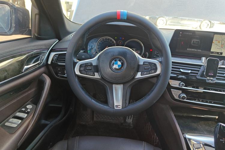 宝马5系 2018款 525Li M运动套装中控内饰13