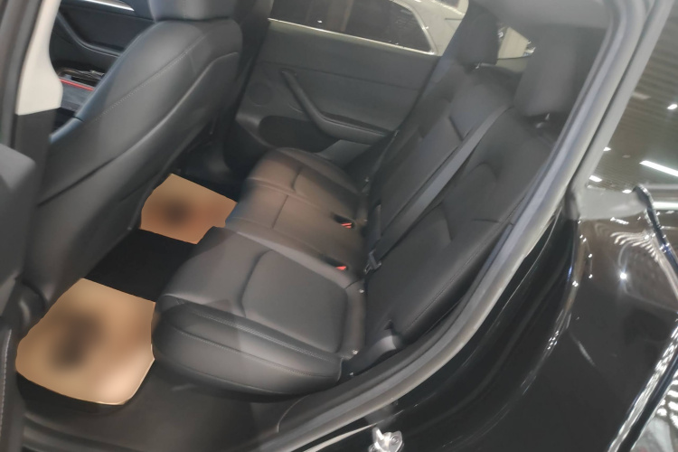 特斯拉 Model Y 2022款 改款 后轮驱动版中控内饰7004