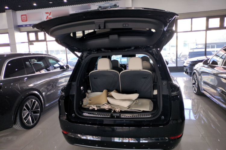 理想汽车 理想L9 2024款 Ultra机舱底盘23