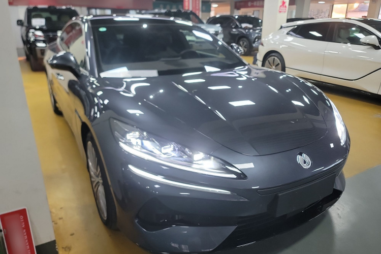 腾势Z9 2024款 1100km 四驱Ultra版车身外观3