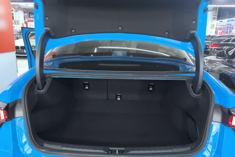 领克03 2023款 03+ 2.0TD 自动Cyan定制版性能套装机舱底盘23