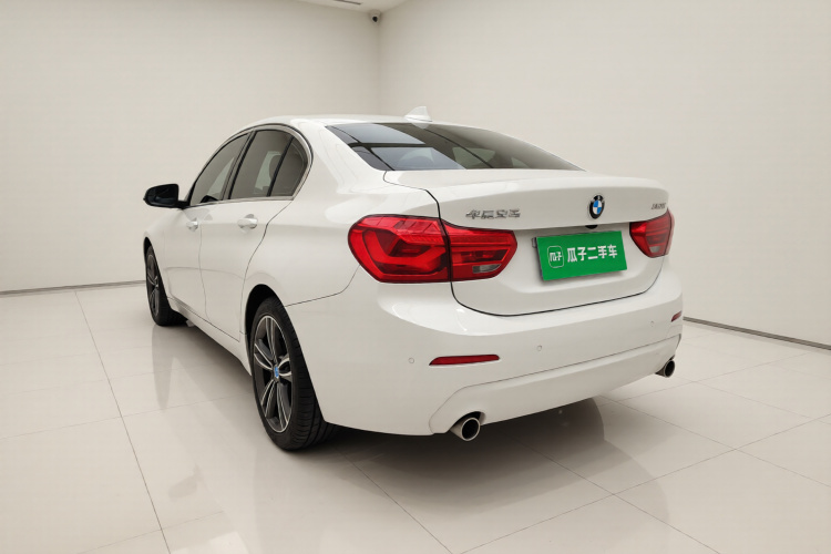 宝马1系 2020款 120i 时尚型车身外观5