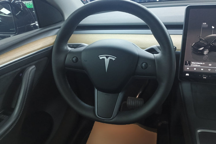 特斯拉 Model Y 2022款 改款 后轮驱动版中控内饰13
