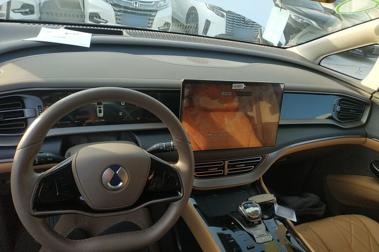 腾势D9 2022款 DM-i 970 四驱尊荣型中控内饰12