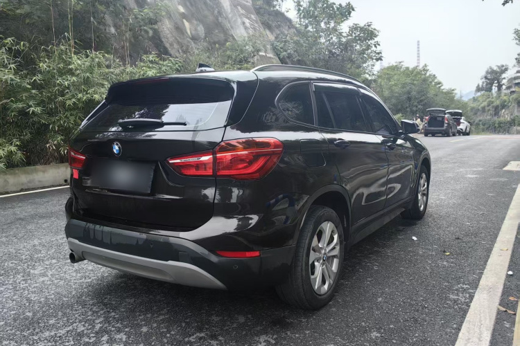 宝马X1 2016款 sDrive18Li 尊享型车身外观6005